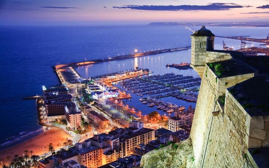 Súper Céntrico, Luminoso, Amplio, Terrazas Y Patio * Alicante